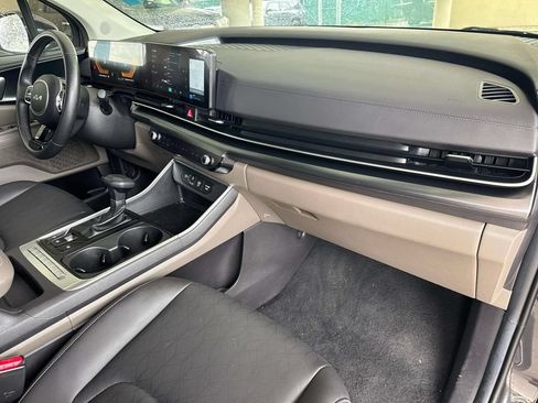 Used 2026 Kia Carnival FWD image 12