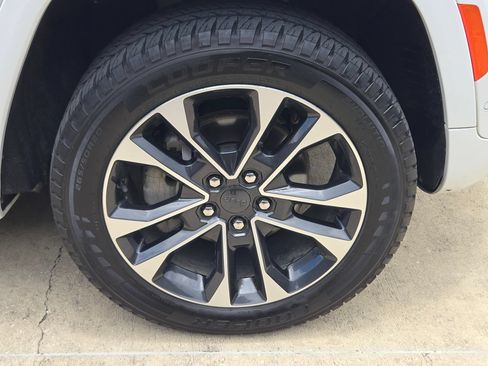 Used 2022 Jeep Grand Cherokee Overland AWD/4WD image 32