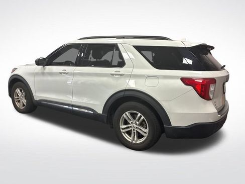 Used 2020 Ford Explorer XLT RWD image 3