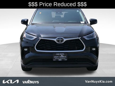 Used 2024 Toyota Highlander LE FWD image 30