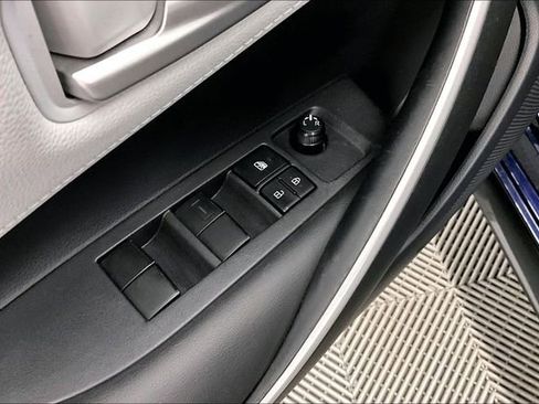 Used 2020 Toyota Corolla SE w/ SE Premium Package image 36