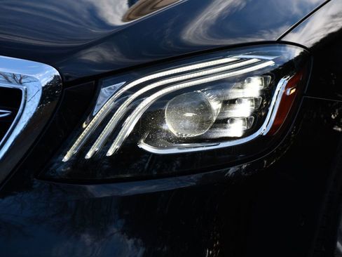 Used 2018 Mercedes-Benz S 560 4MATIC Sedan image 4