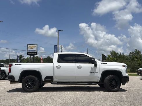 Used 2025 Chevrolet Silverado 3500 LTZ w/ Trail Boss Package AWD/4WD image 5