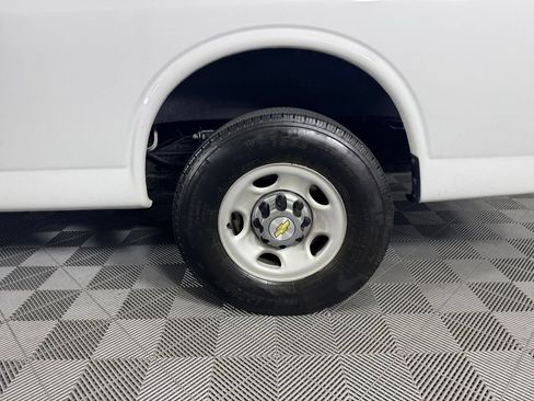 Used 2024 Chevrolet Express 3500 LT w/ LT Preferred Equipment Group RWD image 27