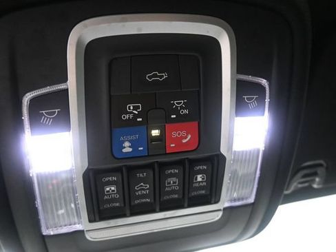 Used 2019 RAM 1500 Laramie AWD/4WD image 15