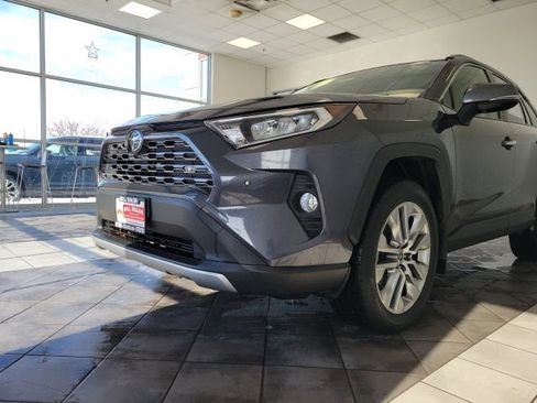 Used 2020 Toyota RAV4 Limited image 33