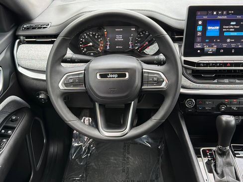 Used 2024 Jeep Compass Latitude AWD/4WD image 13