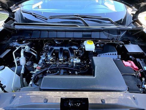 Used 2025 Nissan Pathfinder SV image 31