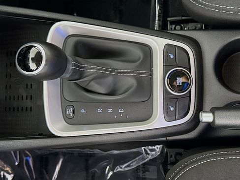 Used 2026 Hyundai Venue SEL FWD image 20