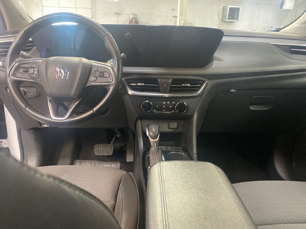 Certified 2024 Buick Encore GX Preferred w/ Comfort Package FWD image 27