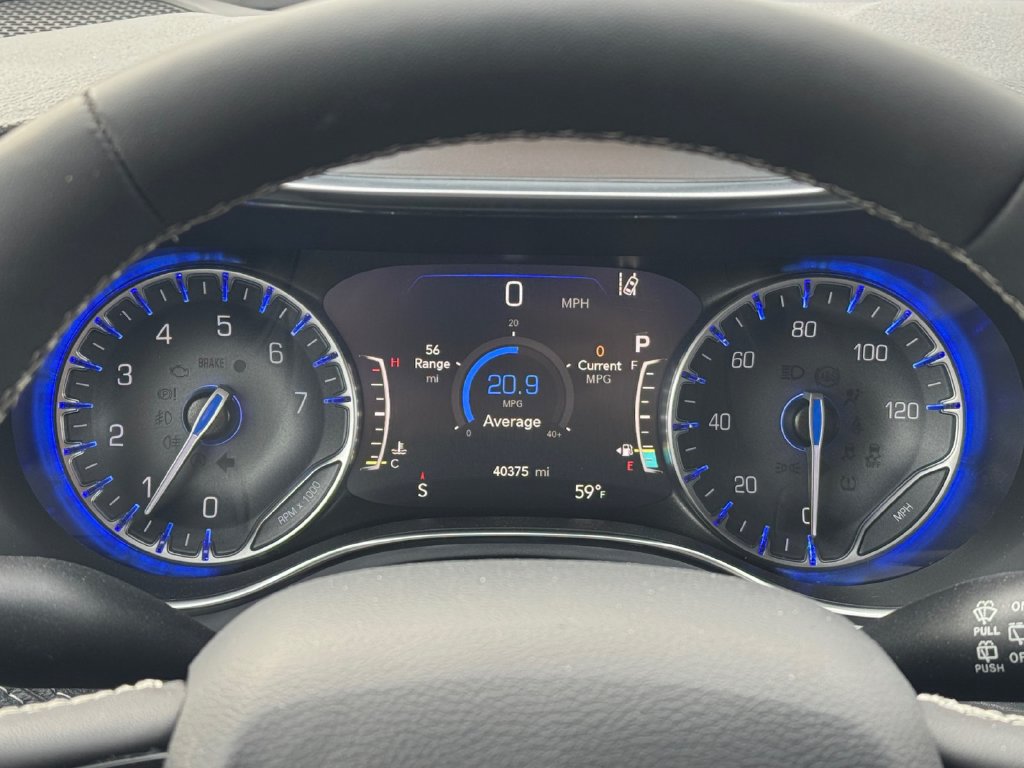 Used 2025 Chrysler Pacifica Limited FWD image 14