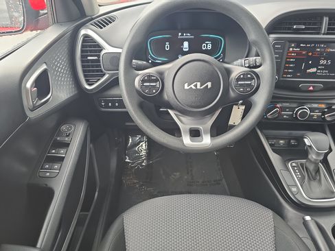 Used 2025 Kia Soul LX FWD image 13