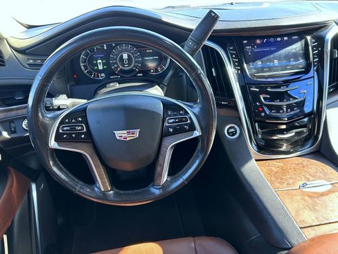 Used 2017 Cadillac Escalade Luxury image 19