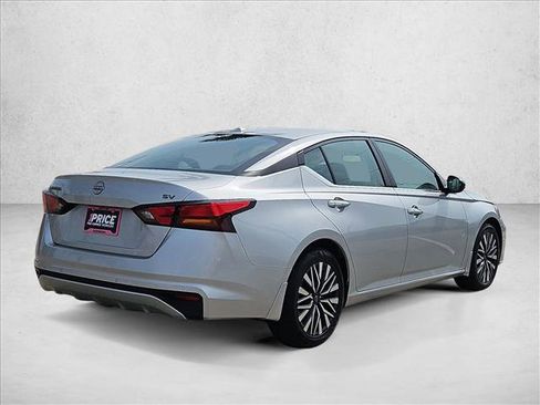 Used 2024 Nissan Altima 2.5 SV image 5