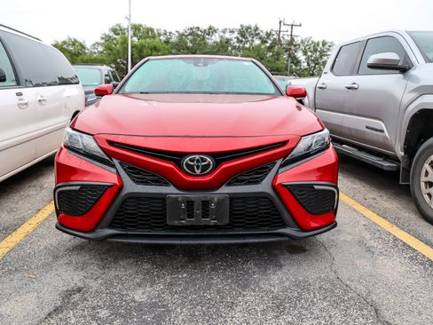 Used 2024 Toyota Camry SE w/ Convenience Package FWD image 4