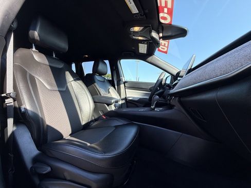 Used 2024 Jeep Compass Latitude image 15