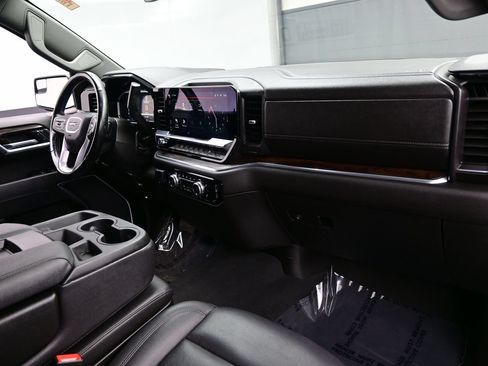 Used 2025 GMC Sierra 1500 SLT AWD/4WD image 16