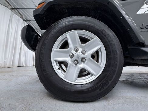 Used 2022 Jeep Gladiator Sport image 15