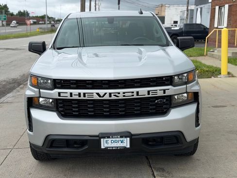 Used 2020 Chevrolet Silverado 1500 Custom w/ Custom Value Package AWD/4WD image 2