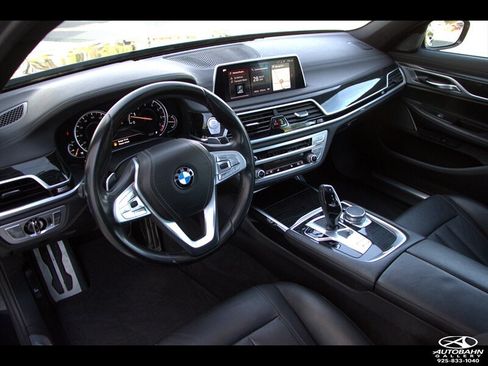 Used 2019 BMW 740i w/ M Sport Package RWD image 27