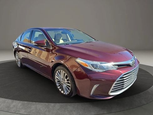 Used 2018 Toyota Avalon Limited image 3