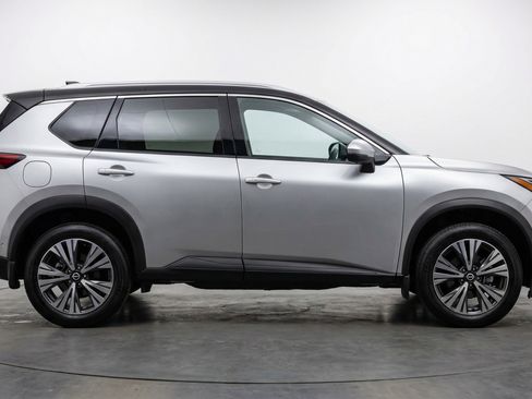 Used 2025 Nissan Rogue SV FWD image 11