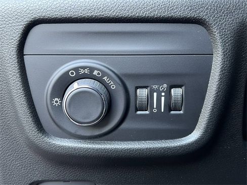 Certified 2023 Jeep Grand Cherokee Altitude image 16