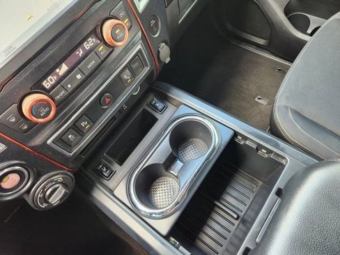 Used 2018 Nissan Titan SV w/ SV Convenience Package image 18