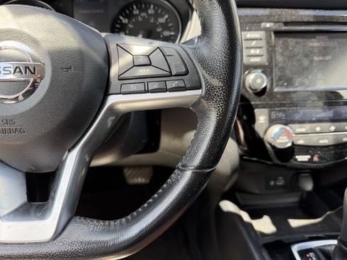 Used 2019 Nissan Rogue SV FWD image 15