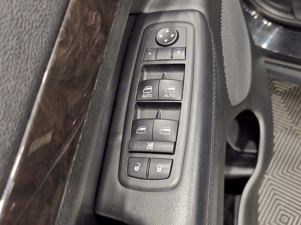 Used 2012 Jeep Grand Cherokee Laredo AWD/4WD image 38