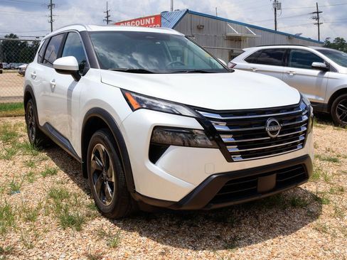 Used 2024 Nissan Rogue SV w/ SV Premium Package FWD image 4