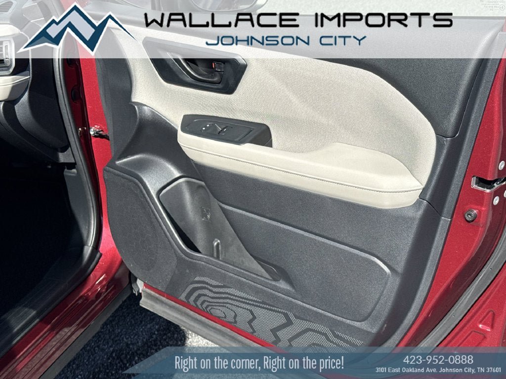 Used 2025 Subaru Forester AWD/4WD image 32
