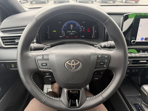 Certified 2025 Toyota Camry SE w/ Convenience Package image 11