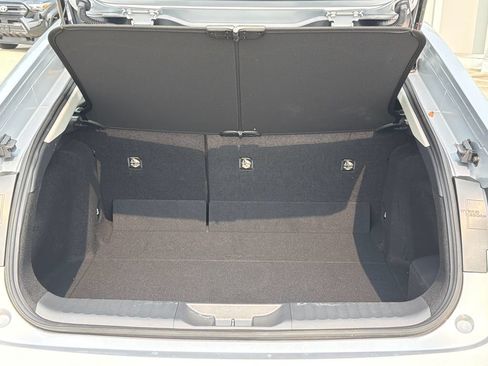 Used 2025 Toyota Prius LE FWD image 6