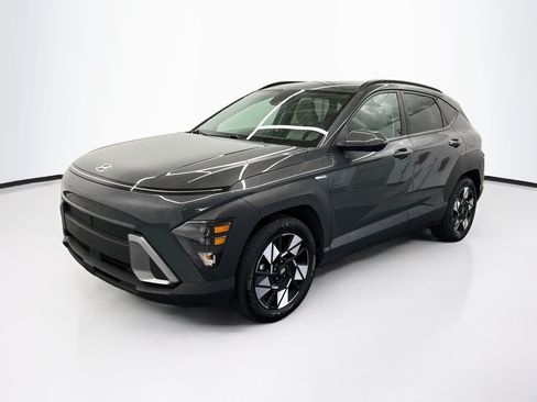 Used 2025 Hyundai Kona SEL FWD image 3