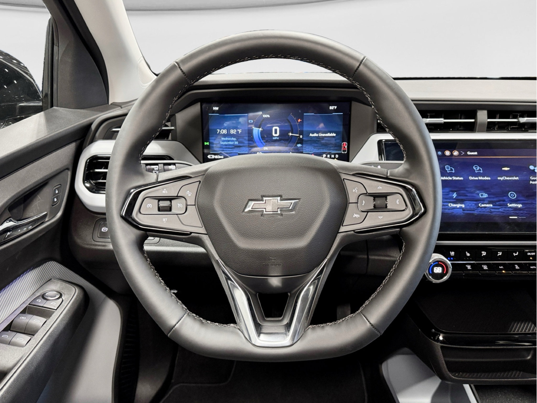 Used 2027 Chevrolet Bolt RS FWD image 9