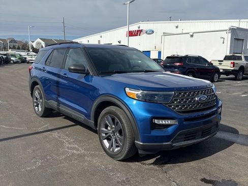 Used 2021 Ford Explorer XLT w/ Equipment Group 202A image 6