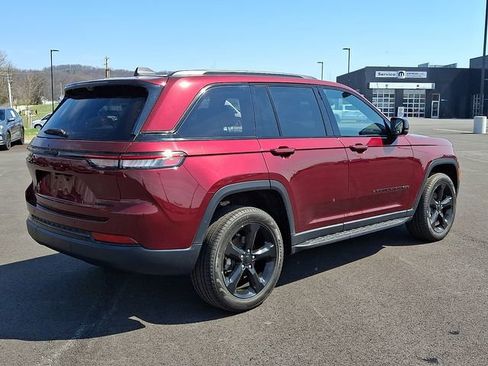 Used 2024 Jeep Grand Cherokee Limited w/ Luxury Tech Group II image 7