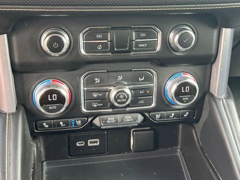 Used 2021 GMC Yukon XL SLT AWD/4WD image 33