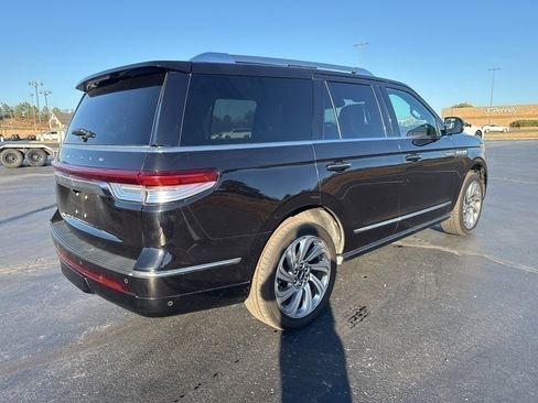 Used 2024 Lincoln Navigator Reserve image 4