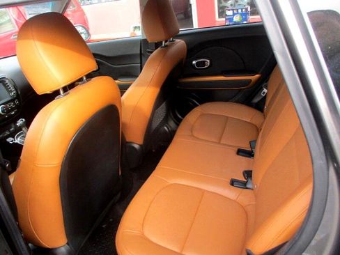 Used 2016 Kia Soul ! w/ Premium Package image 10