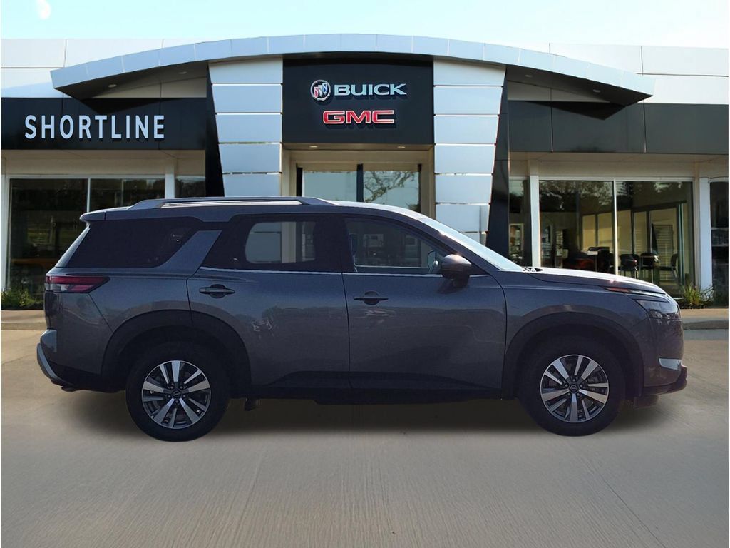 Used 2025 Nissan Pathfinder SL AWD/4WD image 2