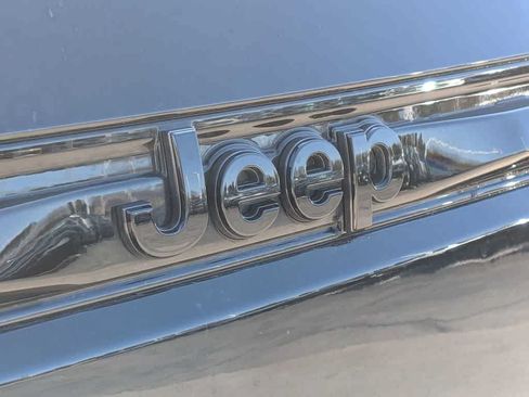 Certified 2023 Jeep Grand Cherokee Altitude AWD/4WD image 12