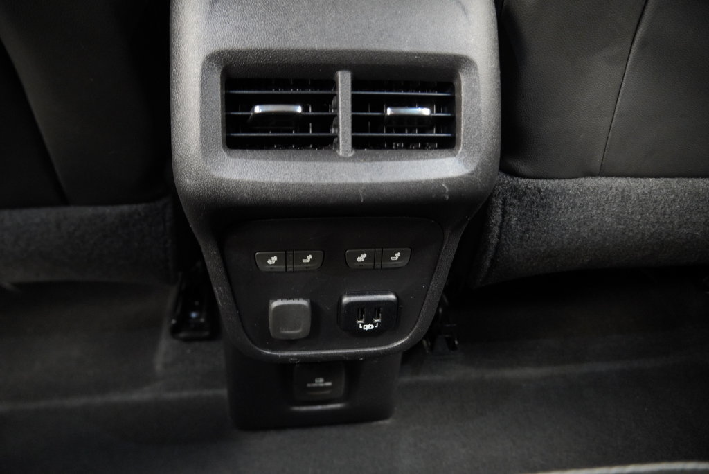 Used 2018 Chevrolet Equinox Premier FWD image 24