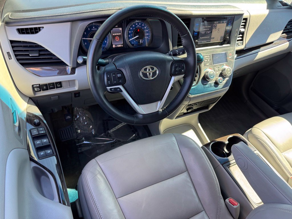 Used 2017 Toyota Sienna XLE Premium FWD image 25