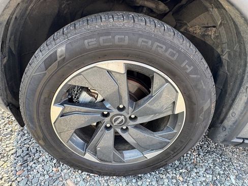 Used 2025 Nissan Rogue SV image 26