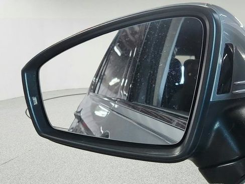 Used 2022 Volkswagen Tiguan SE FWD image 11