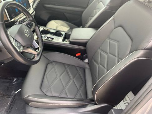 Used 2025 Volkswagen Atlas SE AWD/4WD image 13