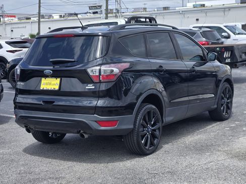 Used 2017 Ford Escape SE w/ Equipment Group 201A FWD image 8