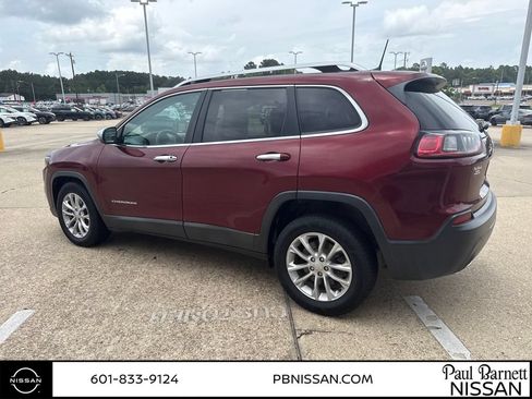 Used 2019 Jeep Cherokee Latitude w/ Popular Appearance Group FWD image 3